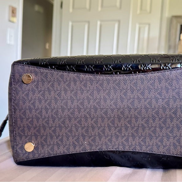 Michael Kors Black and Gray Tote Bag - Picture 9 of 16